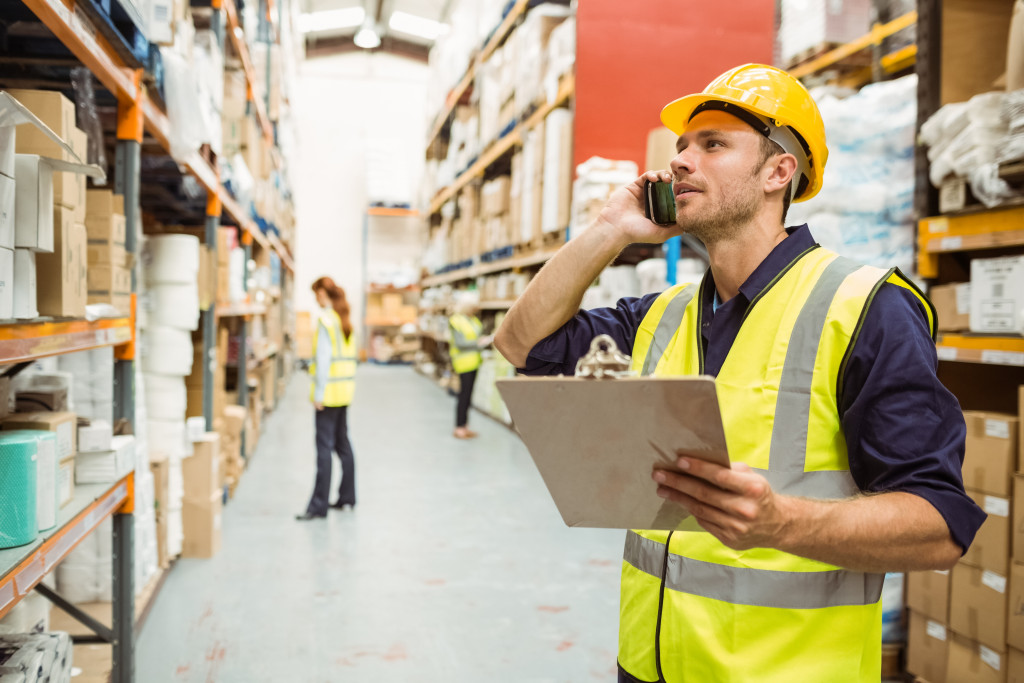 how to reduce the risk of employee injuries in warehouses