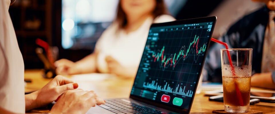 Trading futures vs options