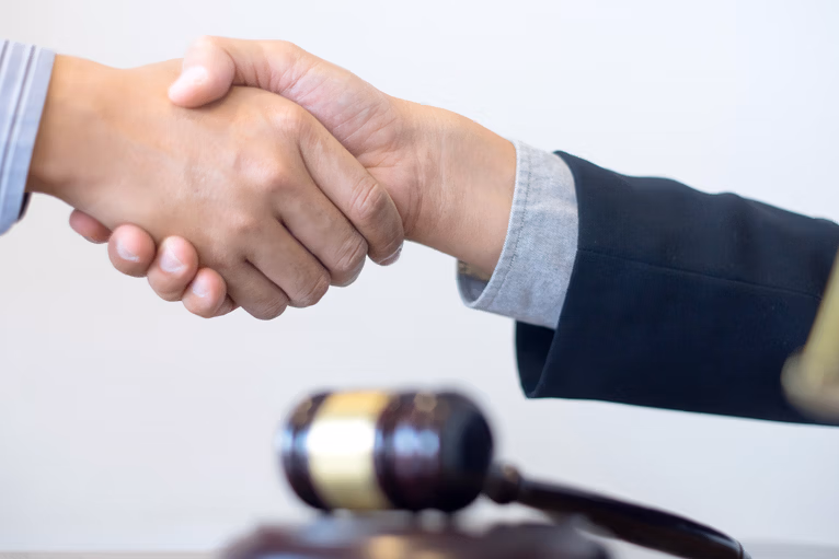 07dc97a99408c74d218432f92528dfe8a96eafca 1000x667 Young Leaders understanding plea bargains and when to accept one