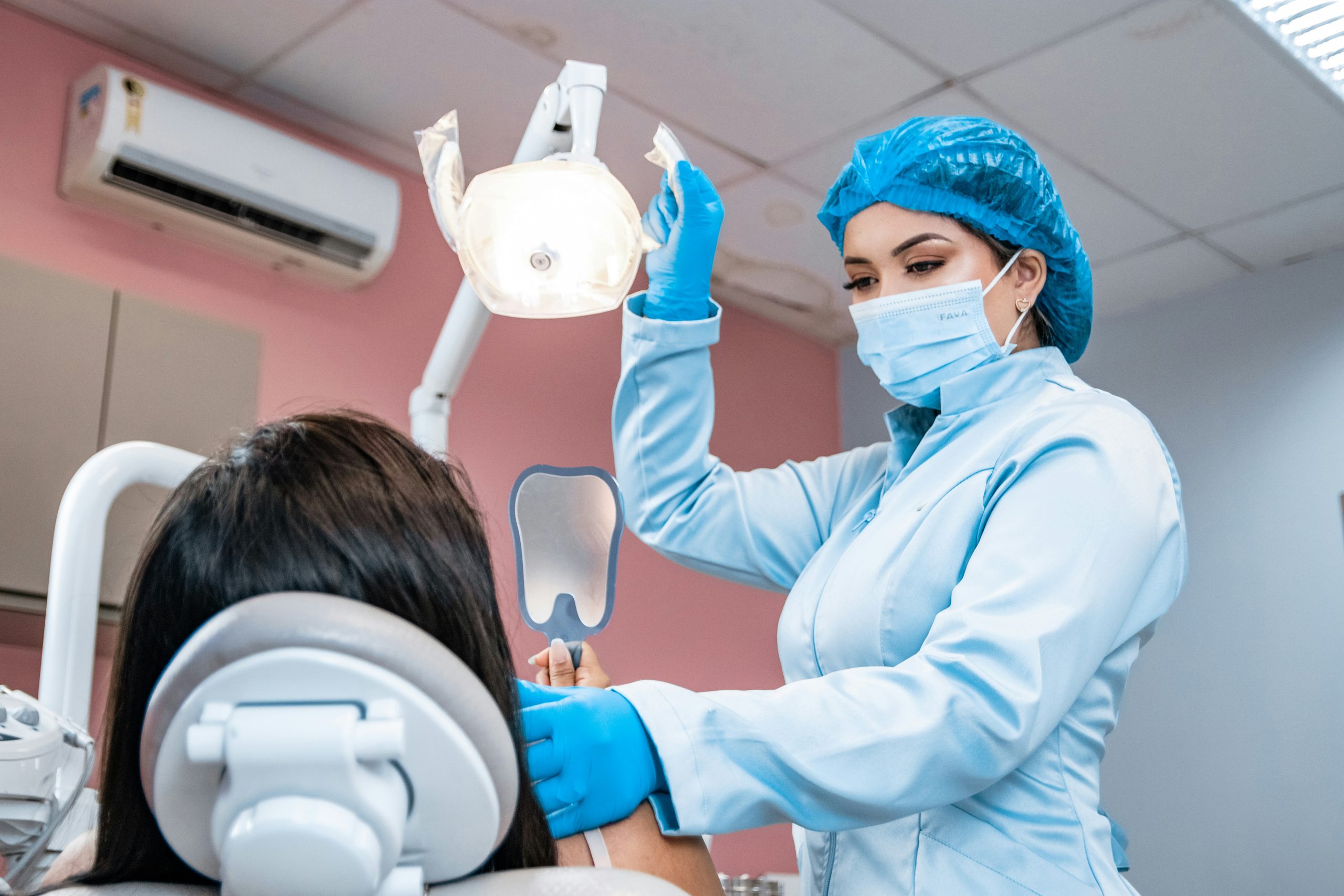 6 steps general dentists take to reduce patient discomfort